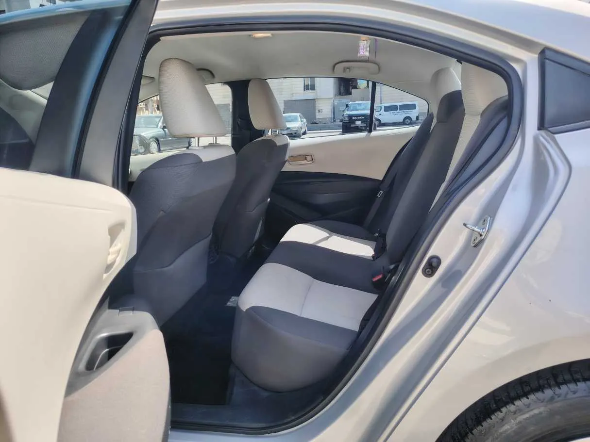 Car image 15