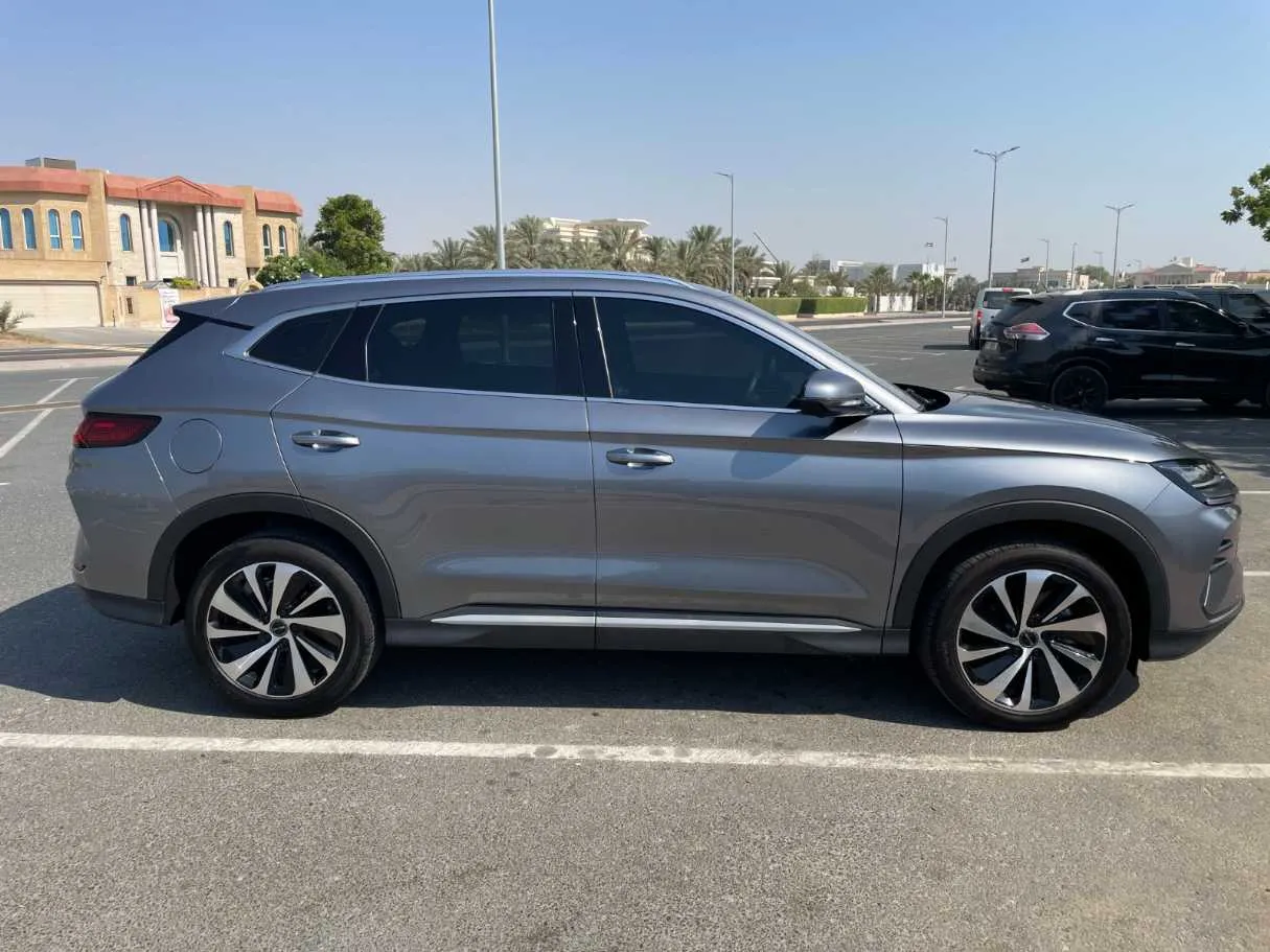 Car image 10