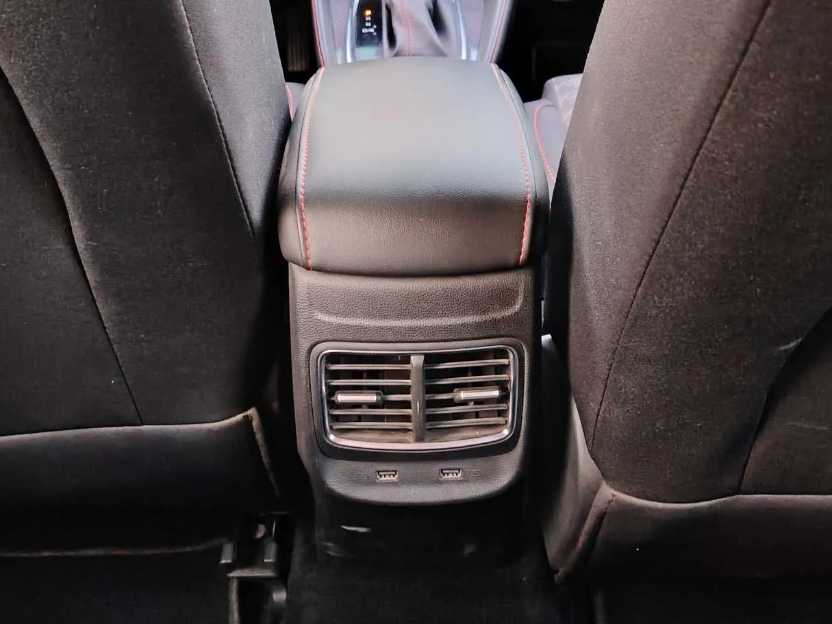 Car image 30