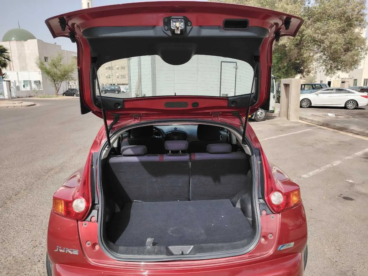 Car image 23