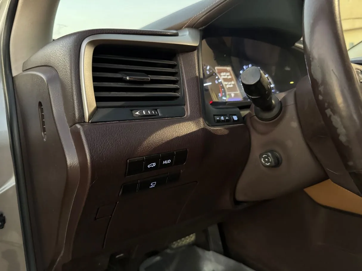 Car image 26