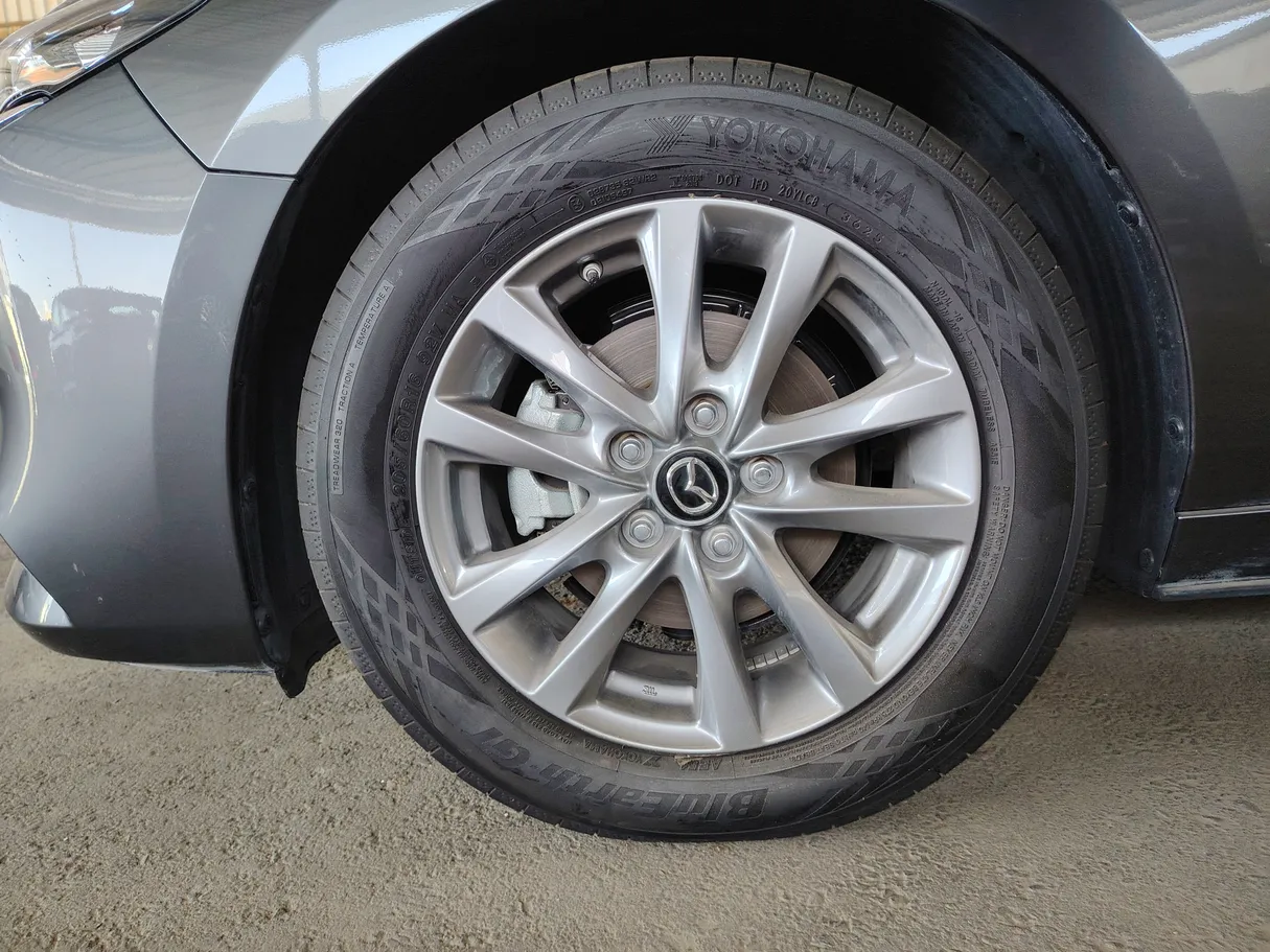 Car image 10