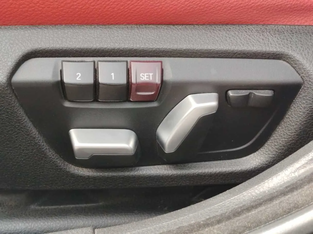 Car image 27