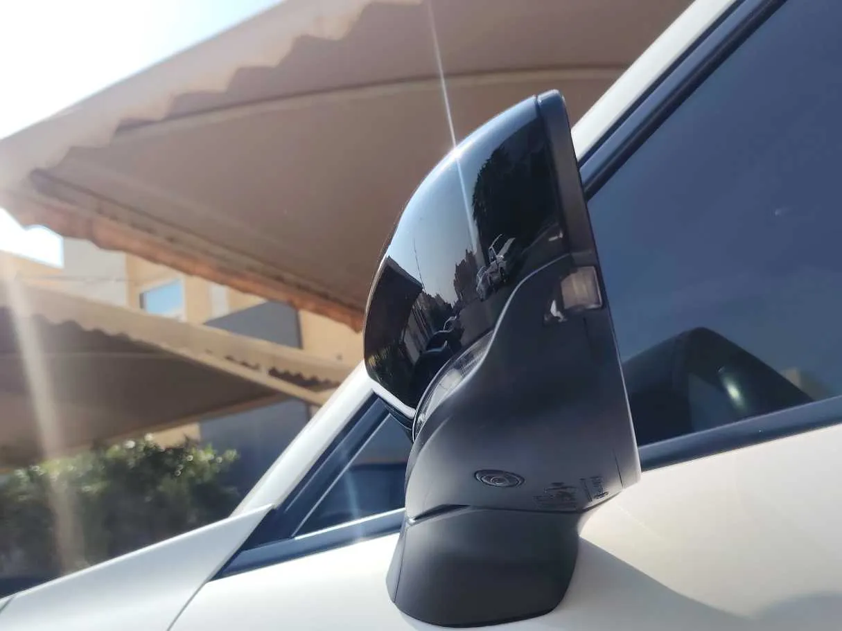 Car image 30