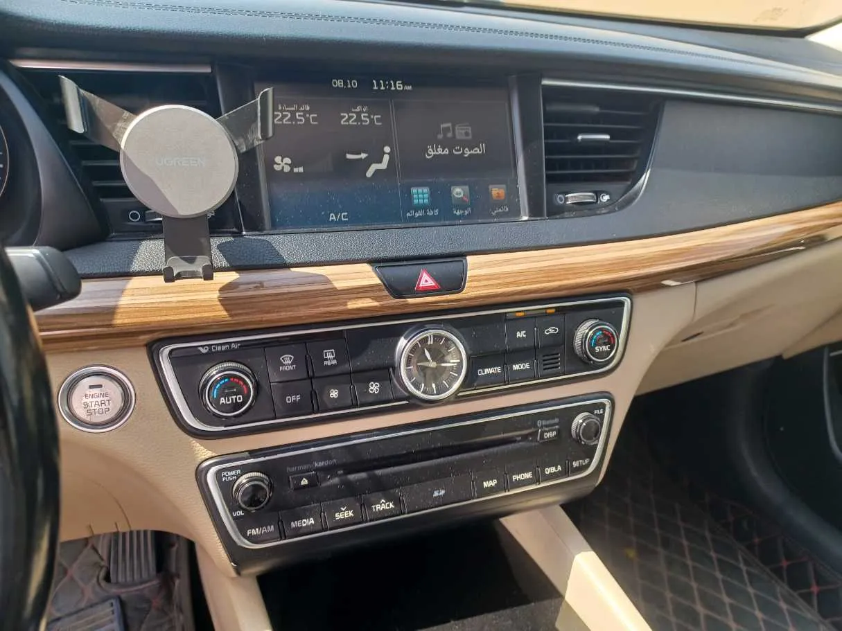 Car image 18