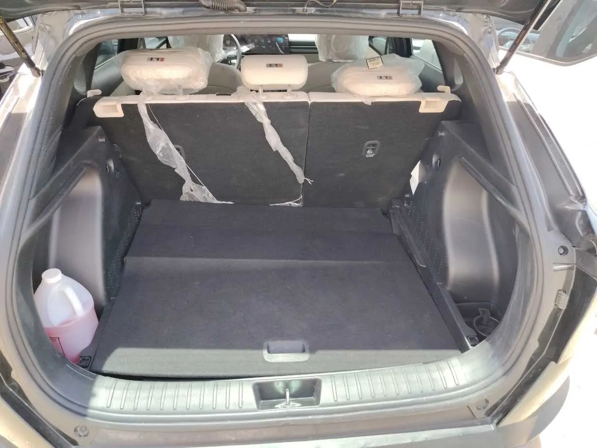 Car image 30