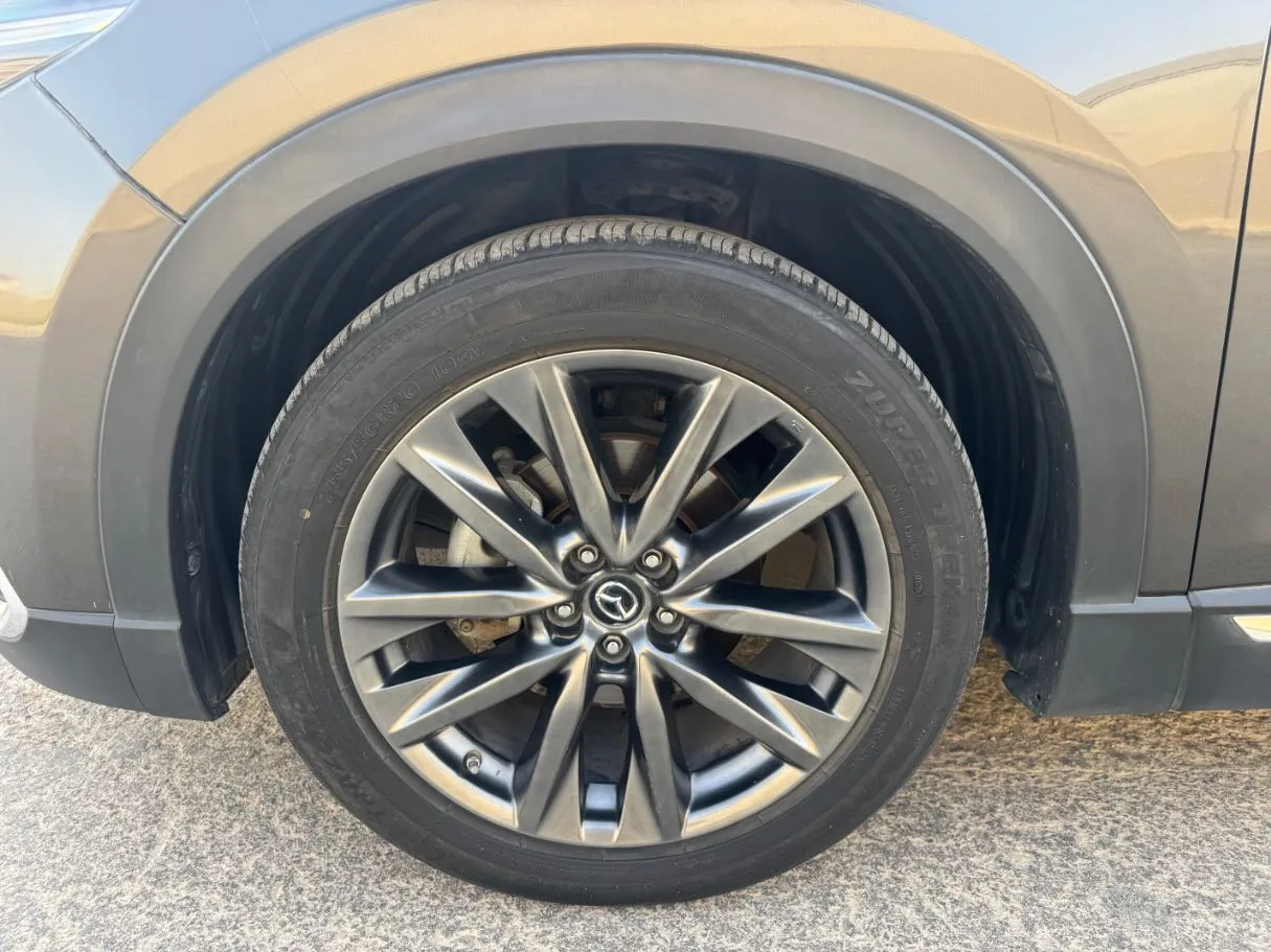 Car image 9