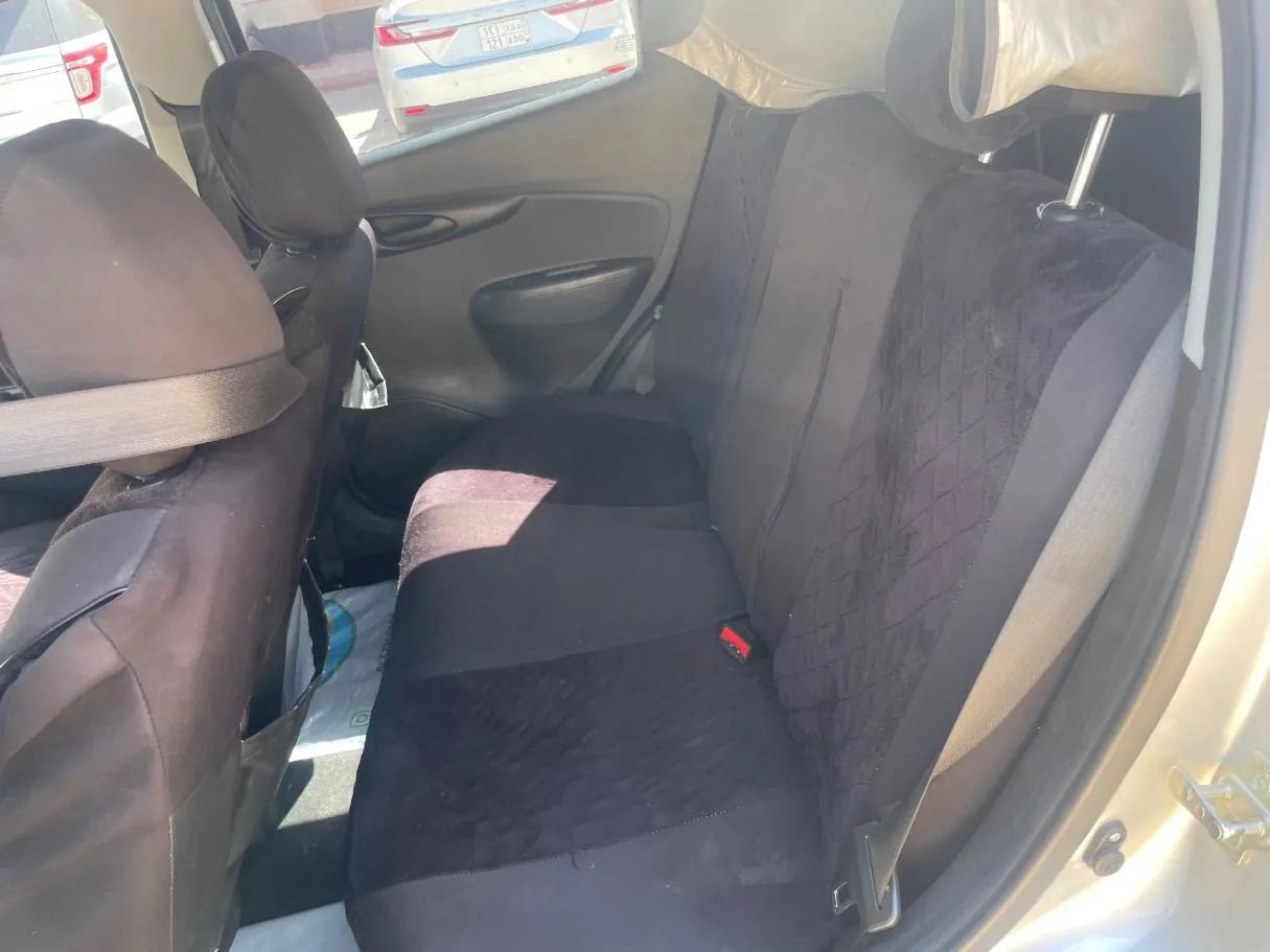 Car image 15