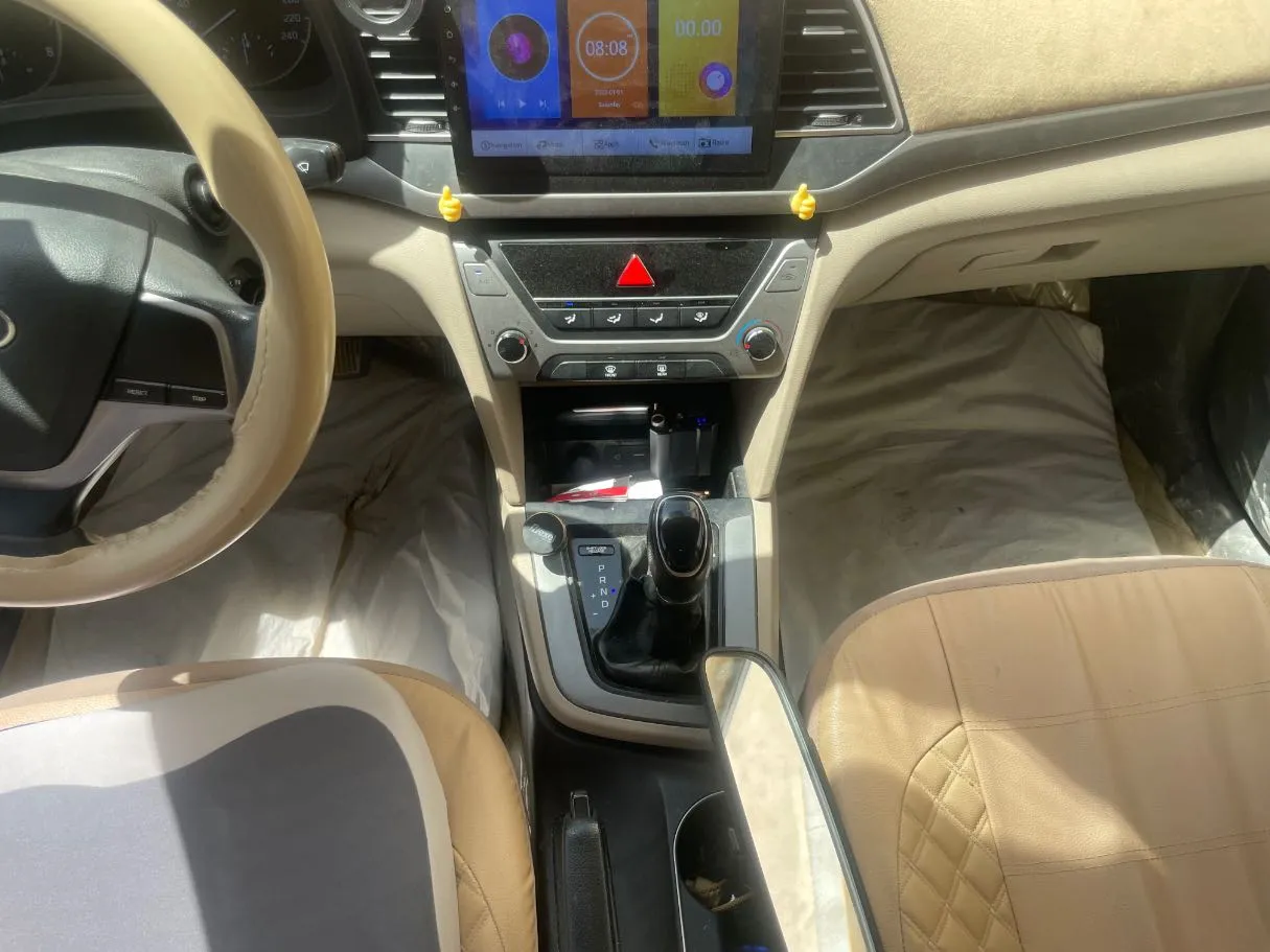 Car image 17