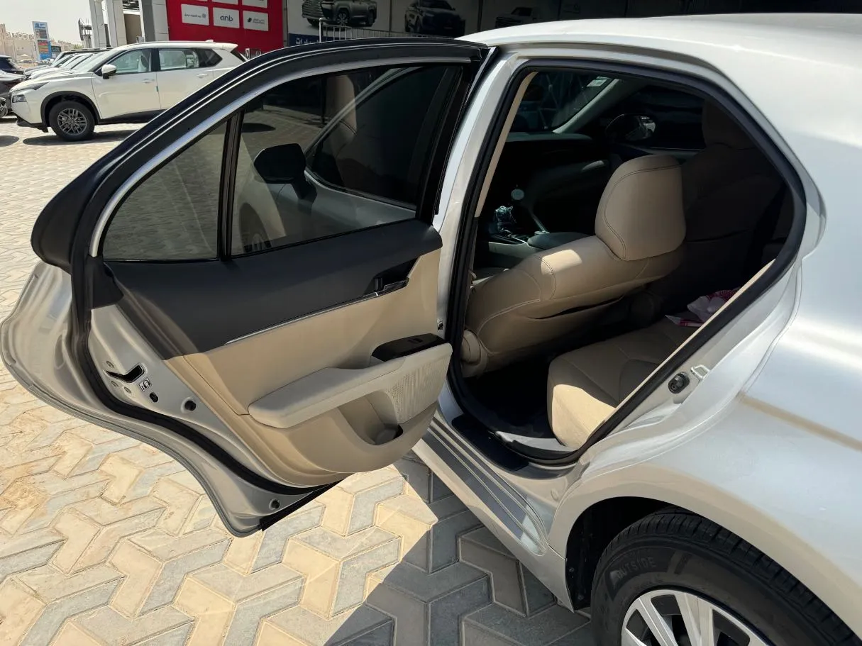 Car image 17