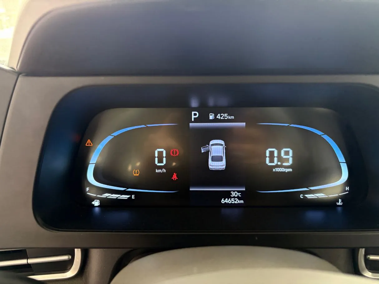 Car image 15
