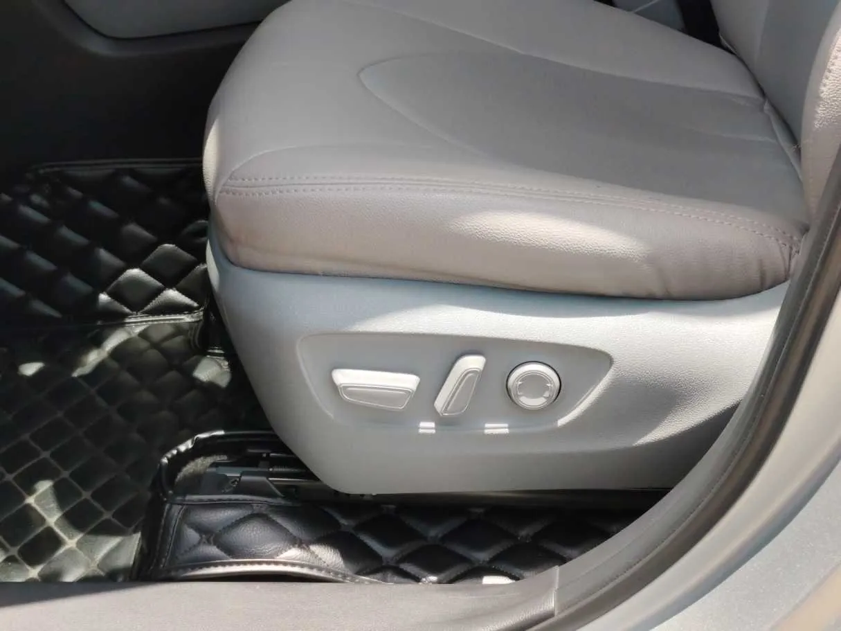 Car image 31