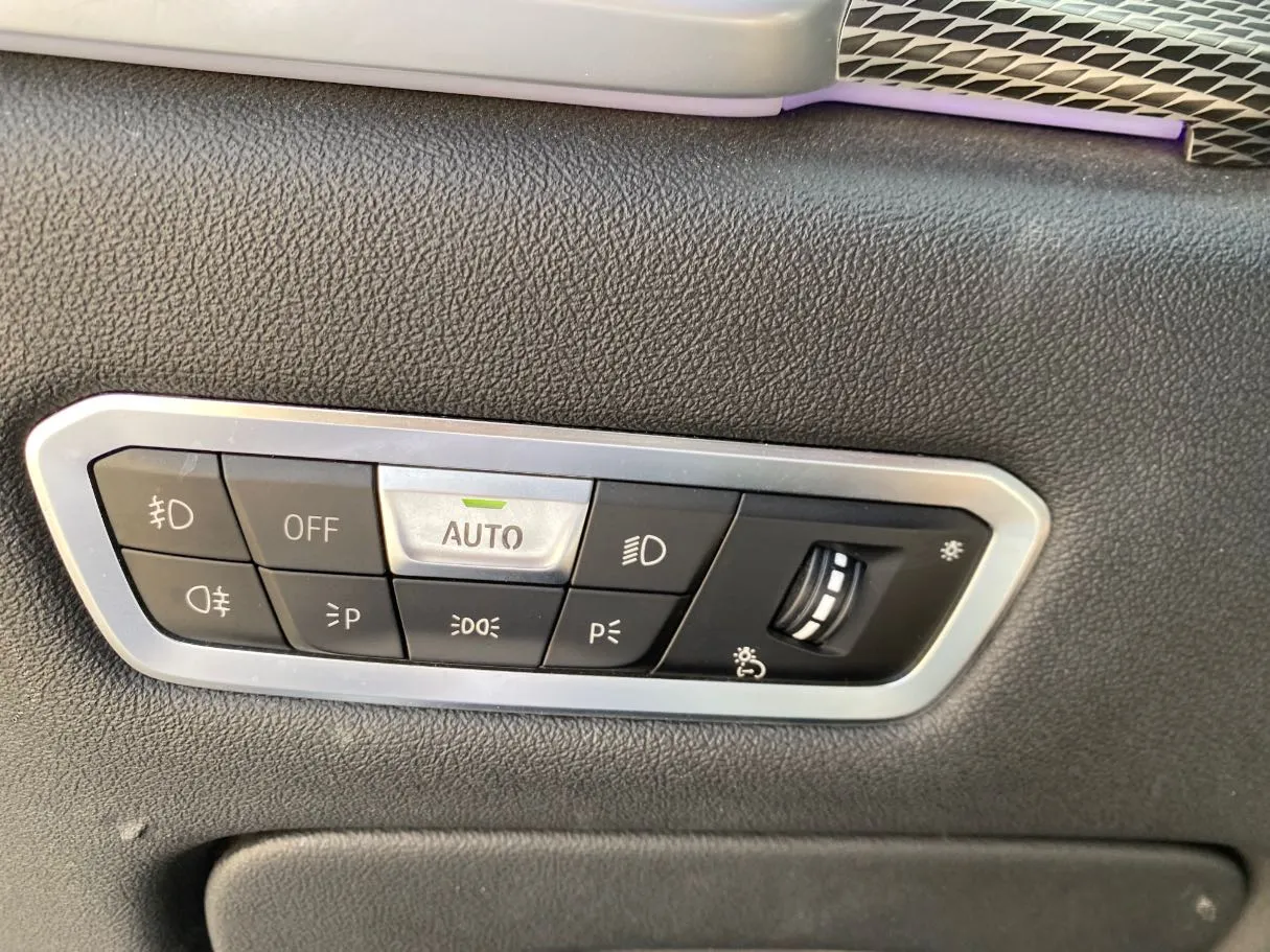 Car image 26