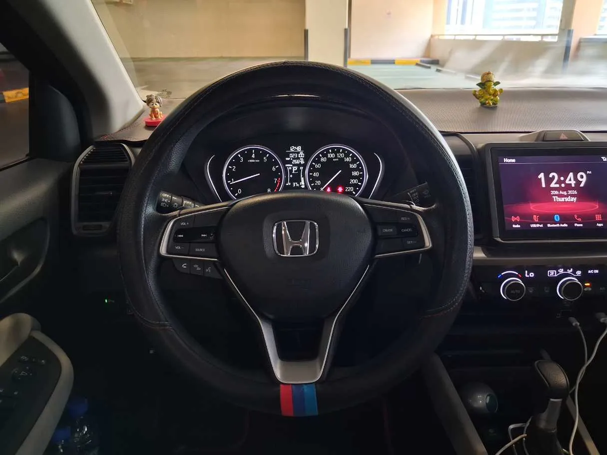 Car image 16