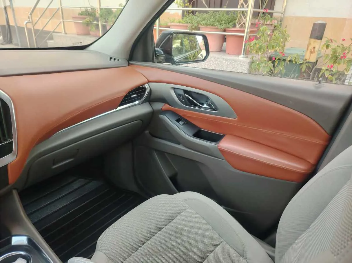 Car image 26