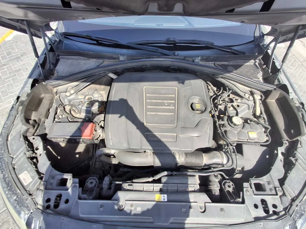Car image 19