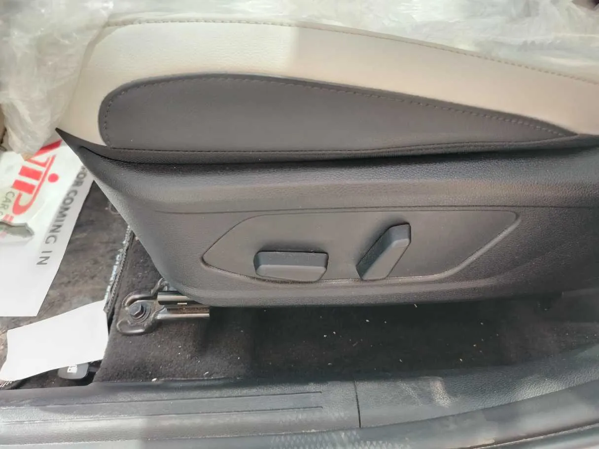 Car image 43