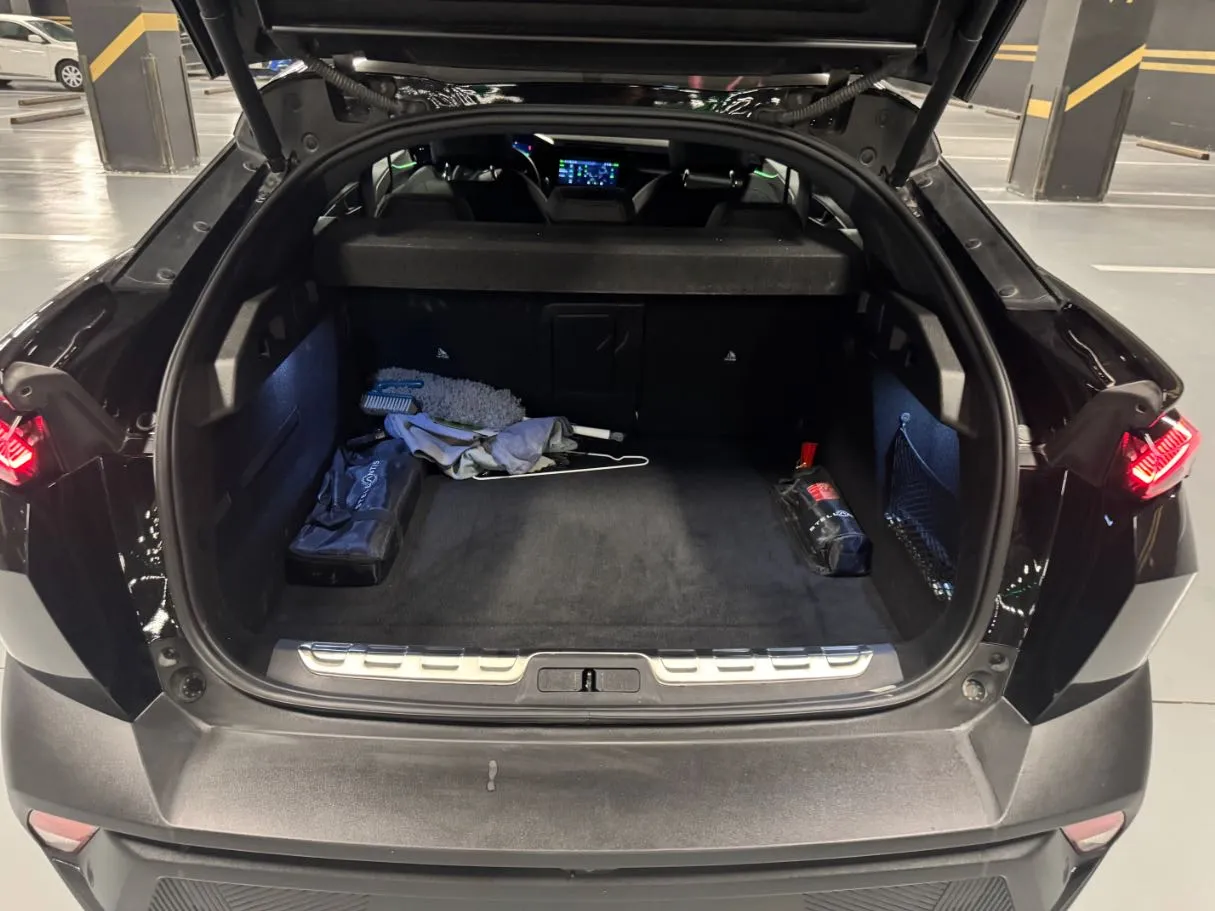 Car image 20