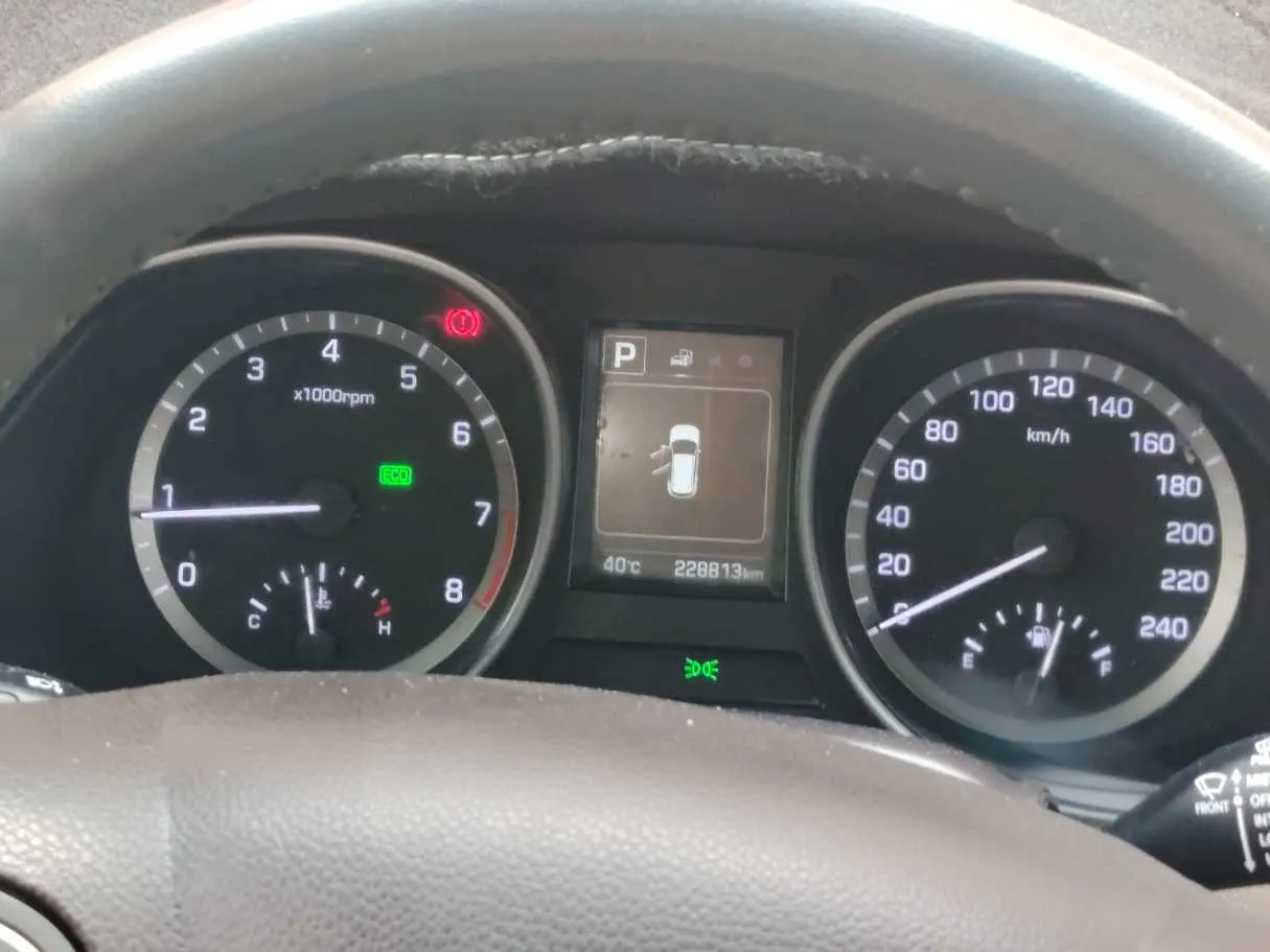 Car image 24
