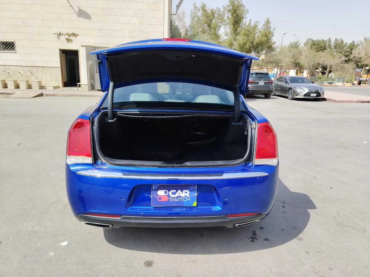 Car image 18
