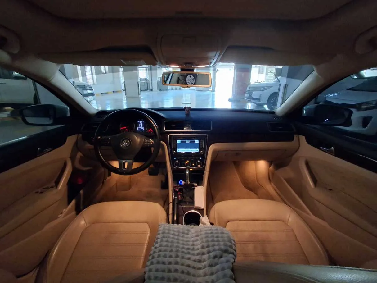 Car image 18