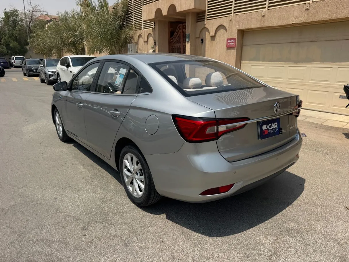 Car image 7