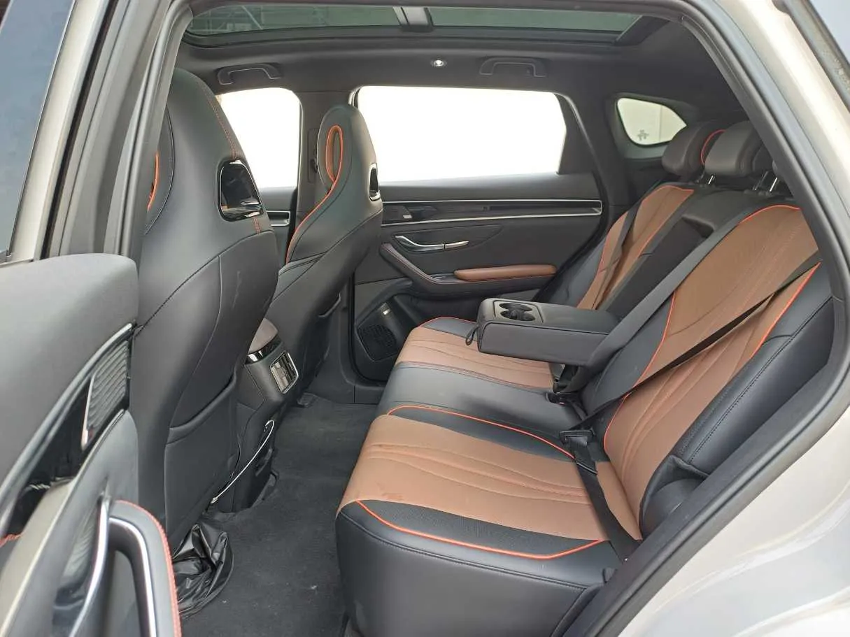 Car image 13