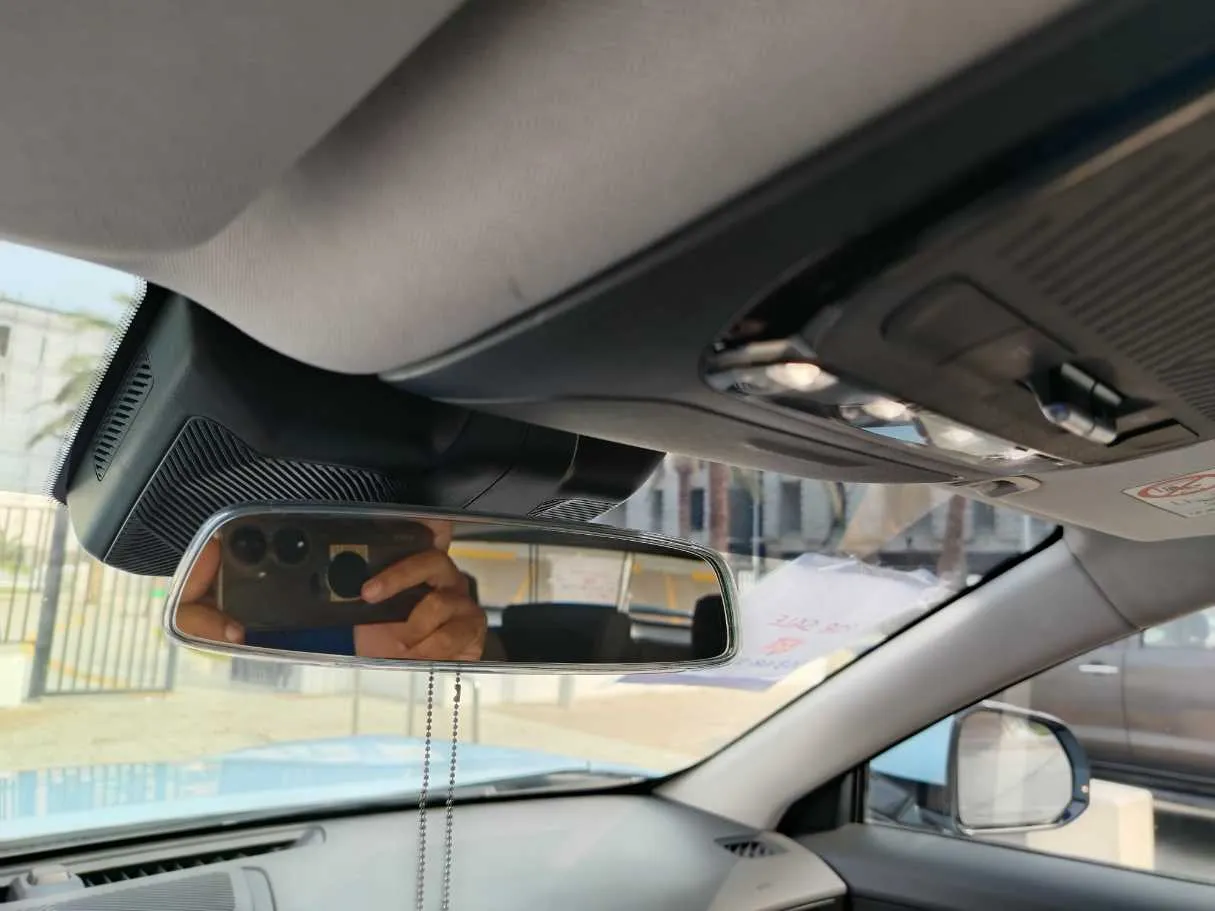Car image 26