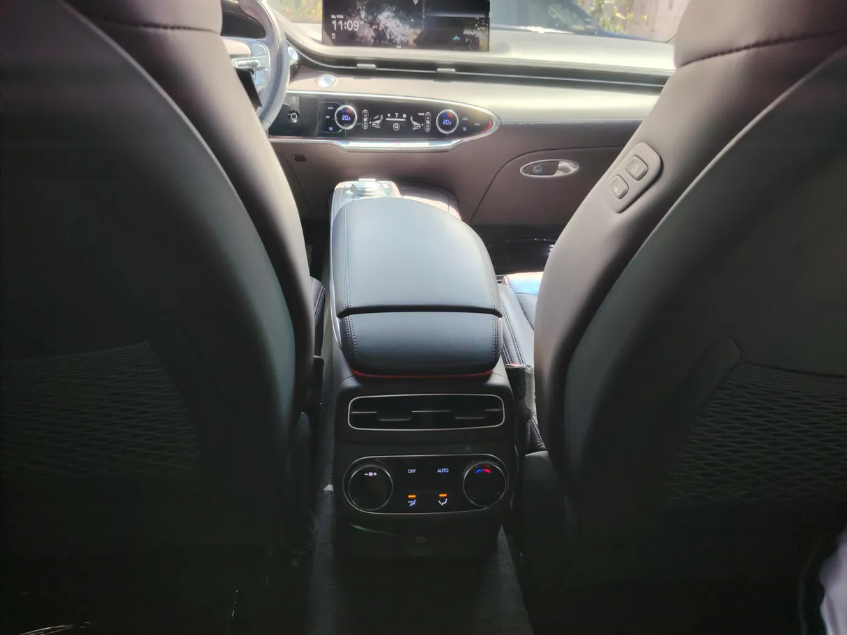 Car image 28