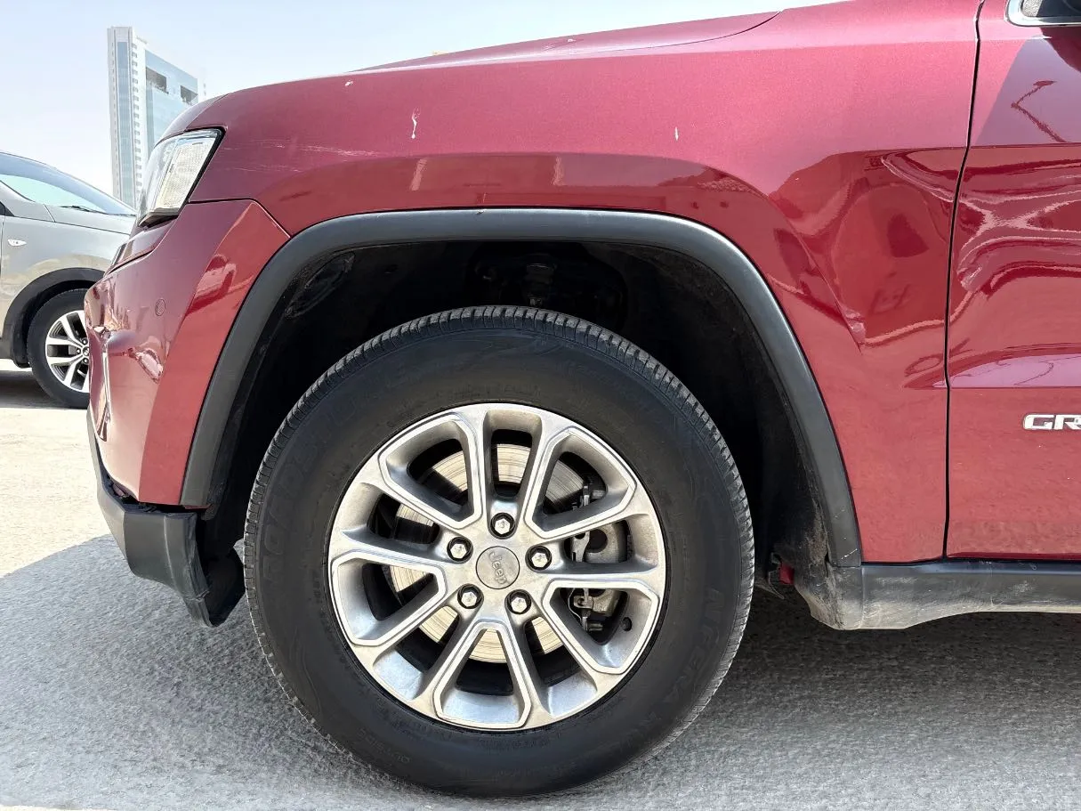 Car image 9