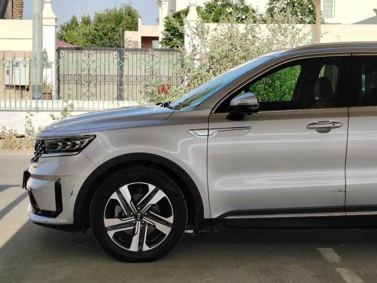 Car image 9