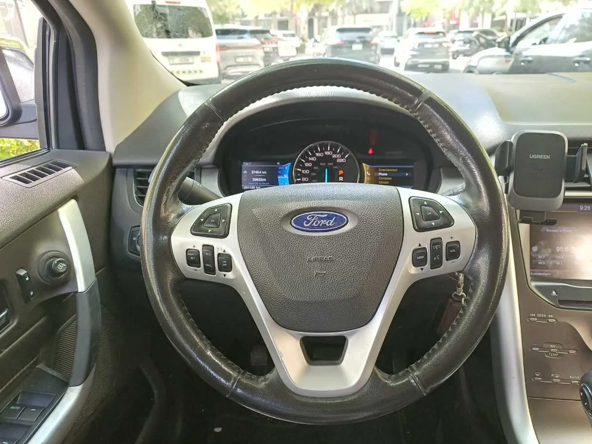 Car image 18