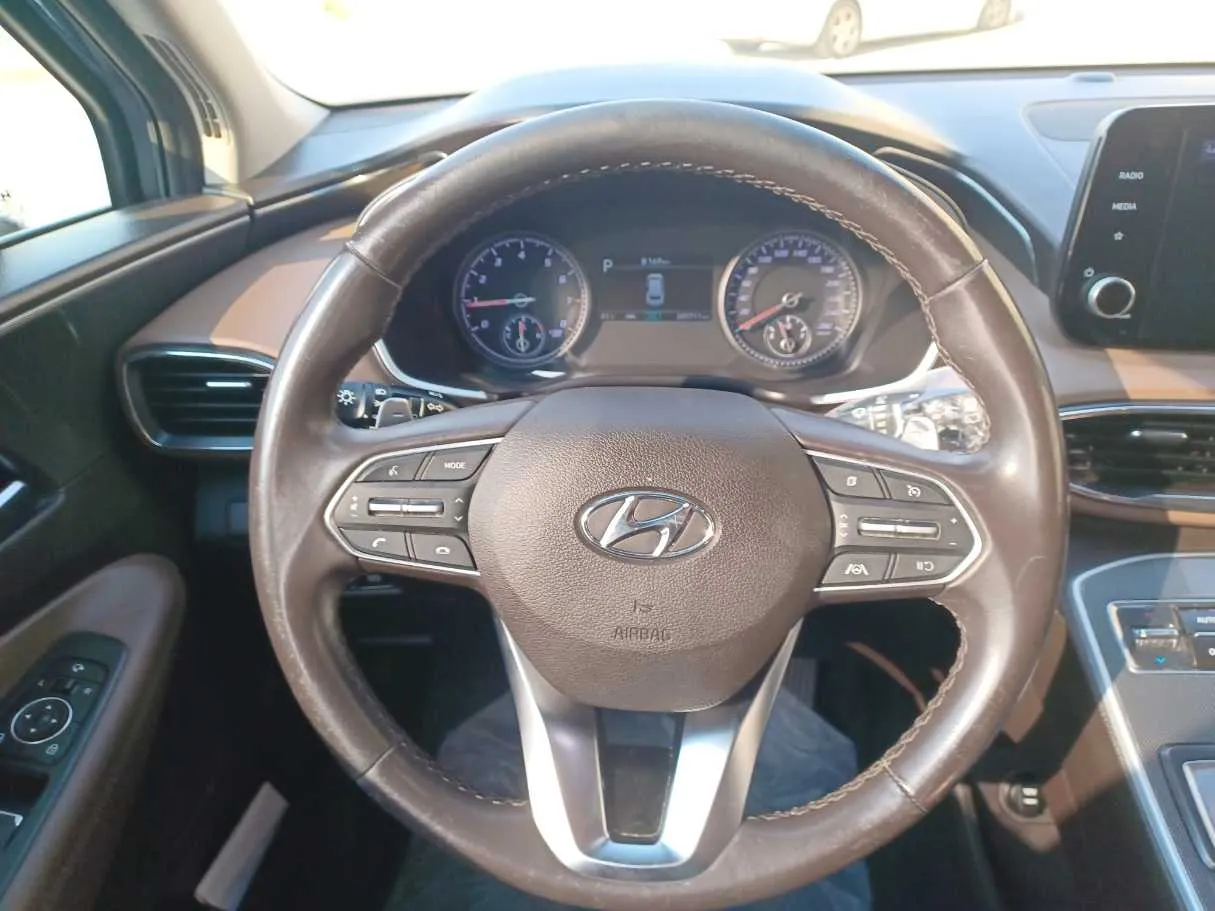 Car image 15
