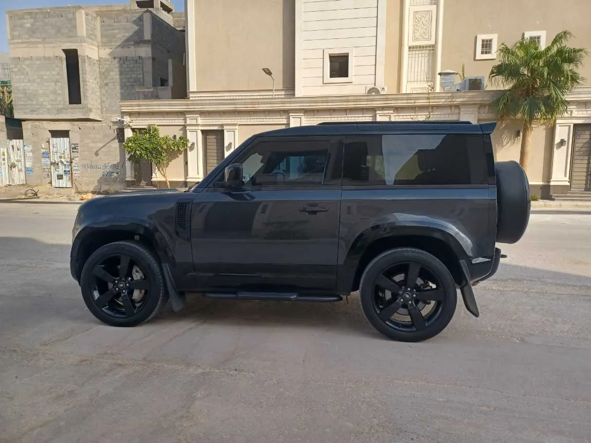 Car image 8