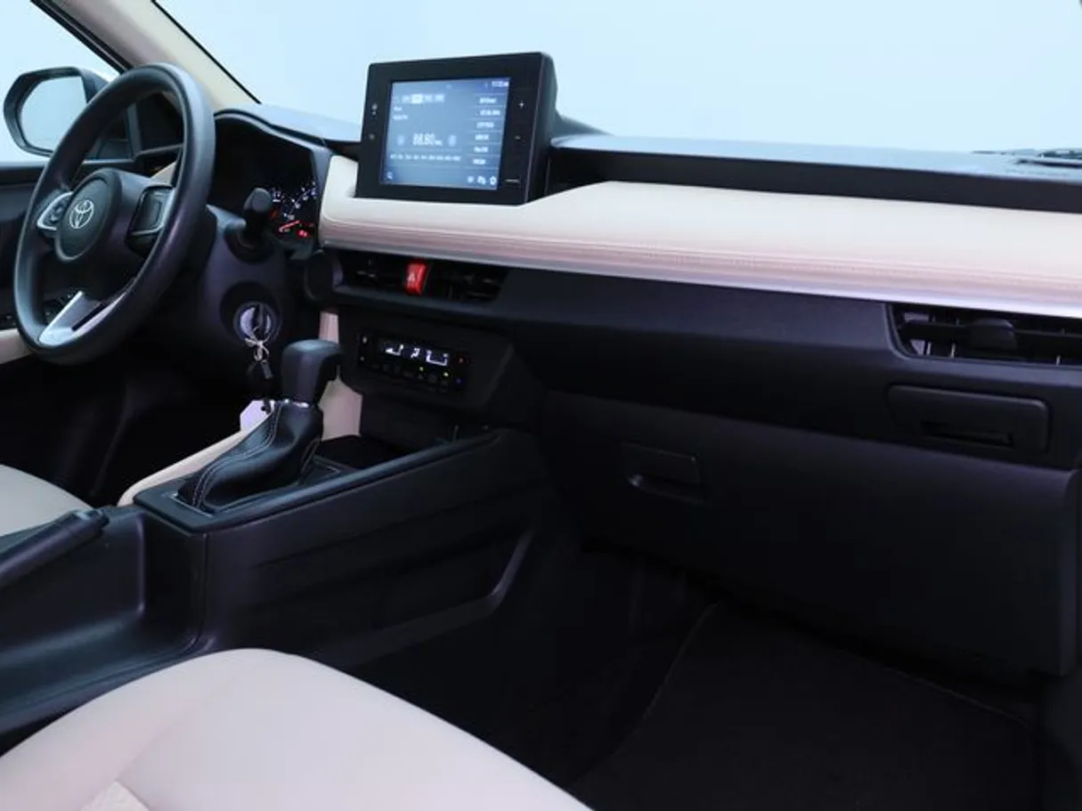 Car image 10
