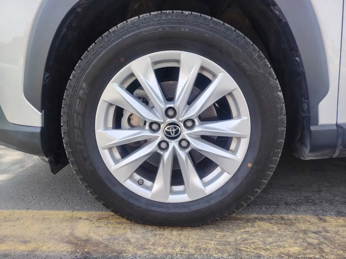 Car image 10