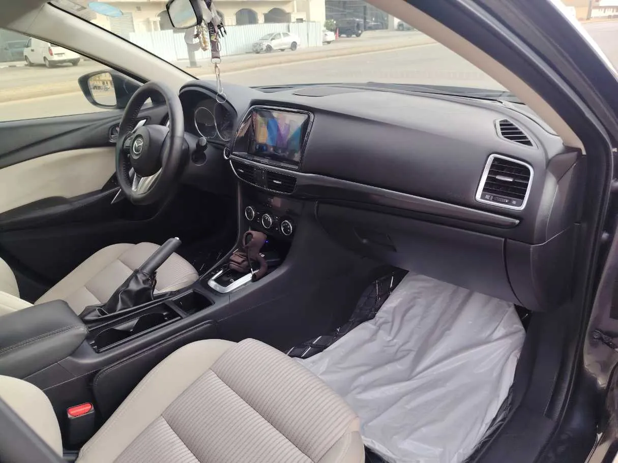 Car image 14
