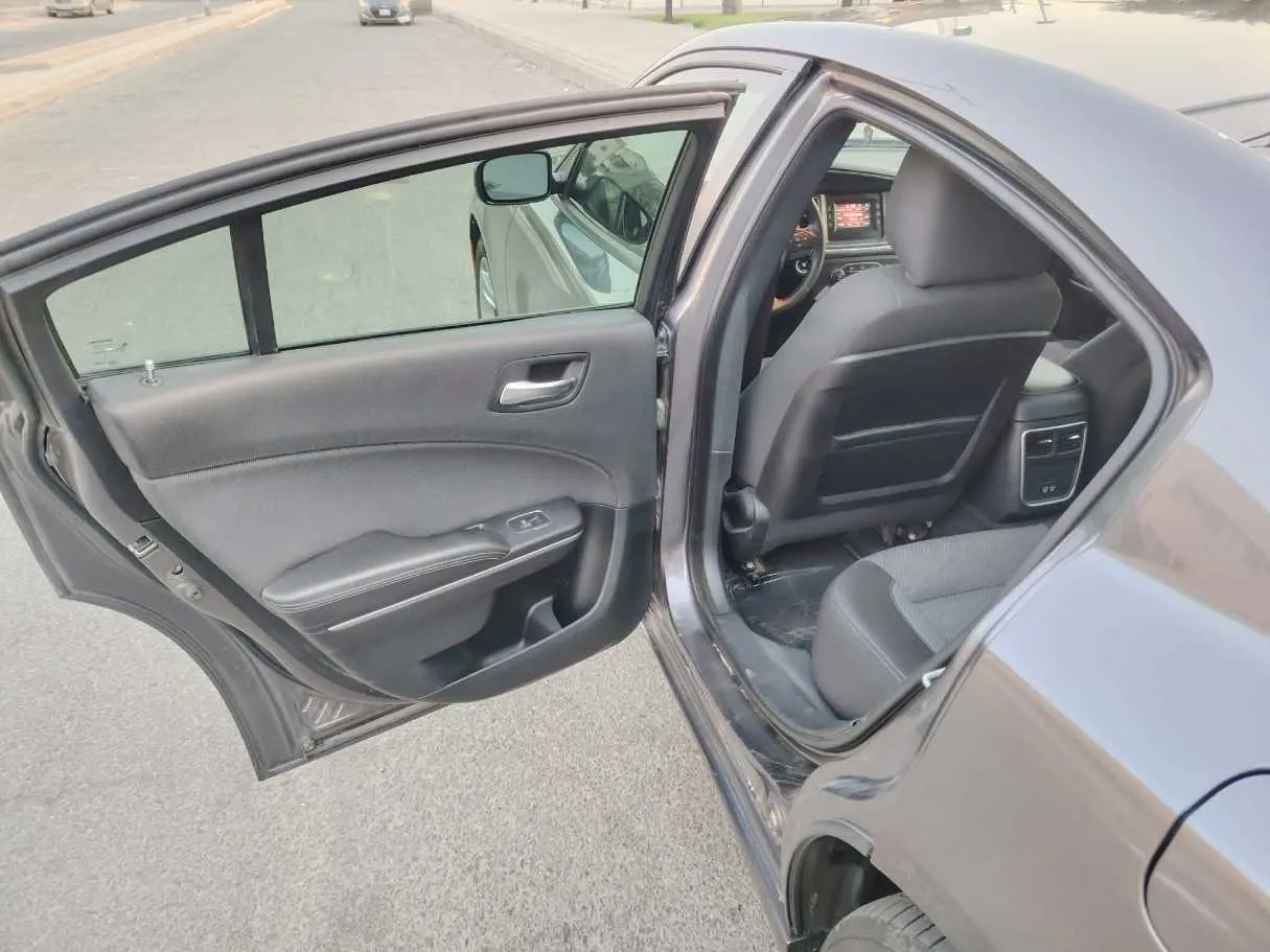 Car image 16
