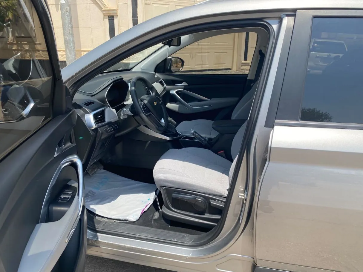 Car image 12