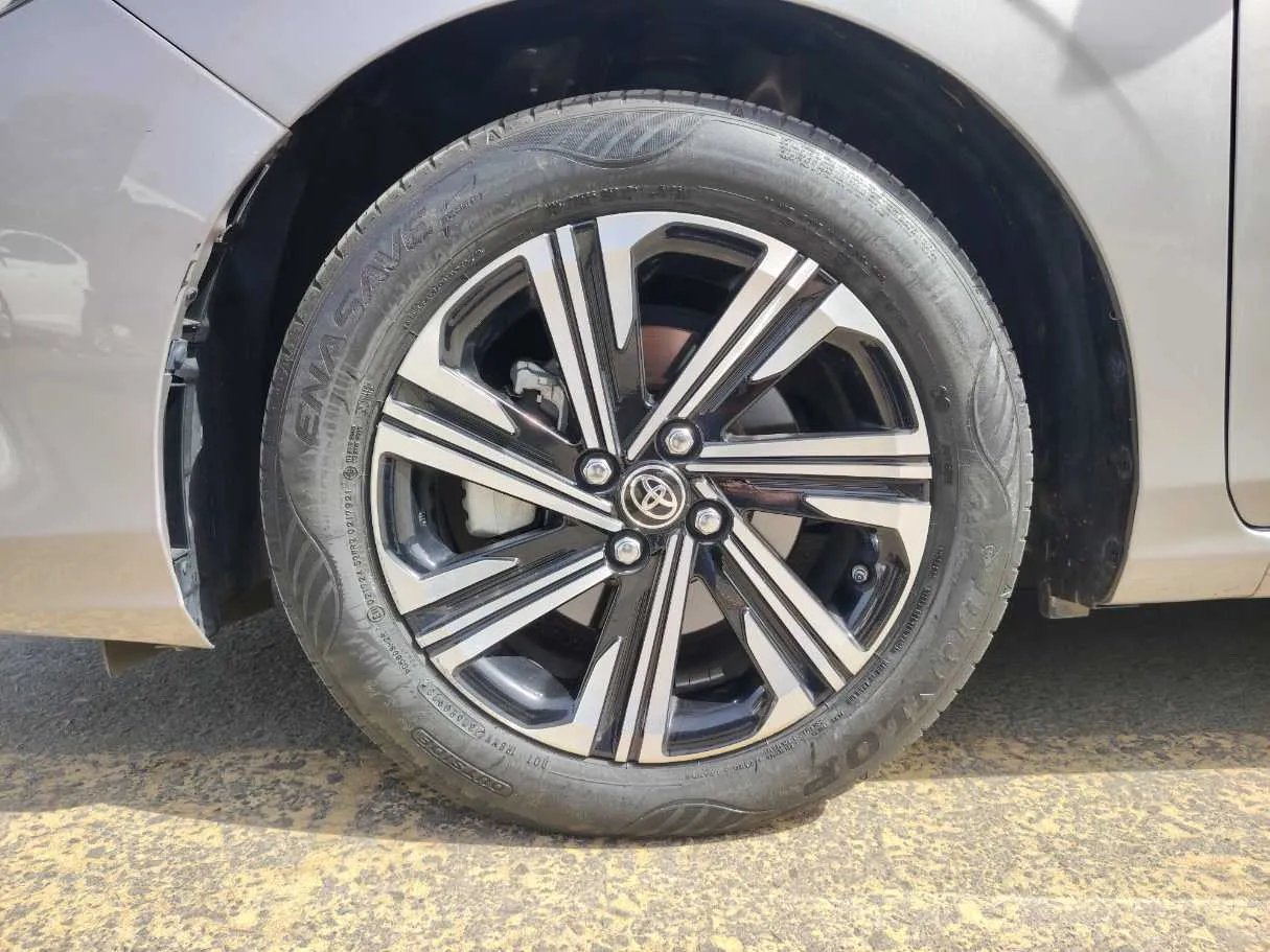 Car image 9