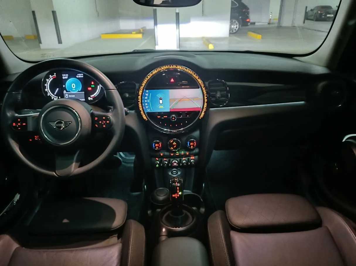 Car image 15