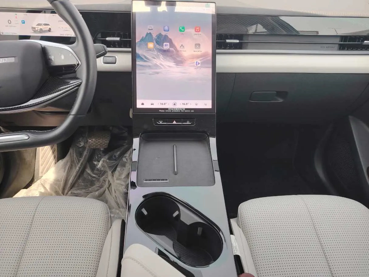 Car image 18