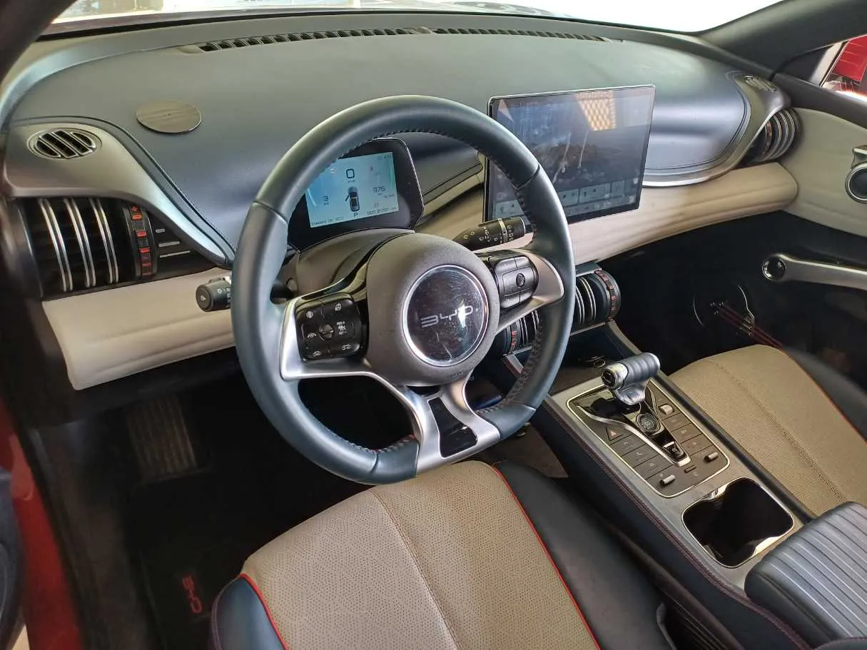 Car image 11