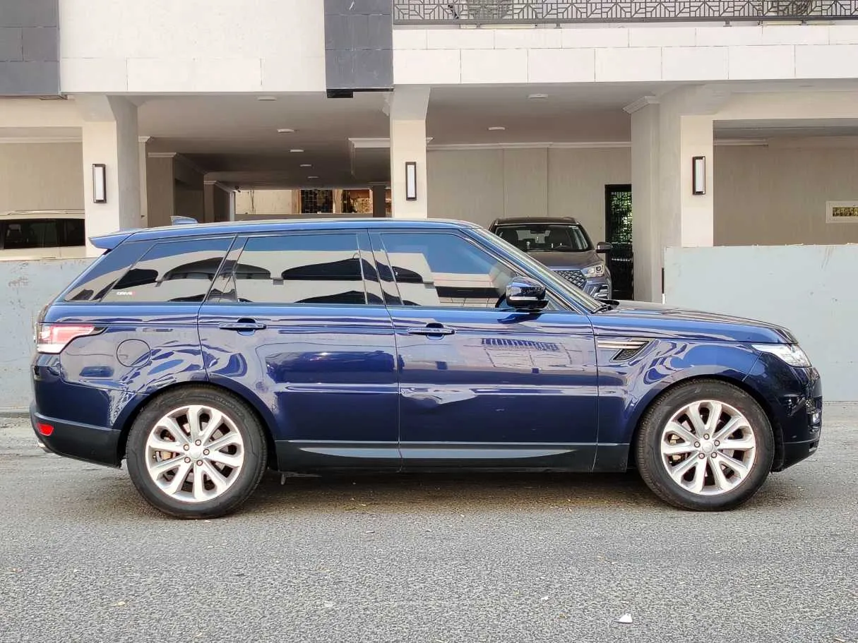 Car image 4