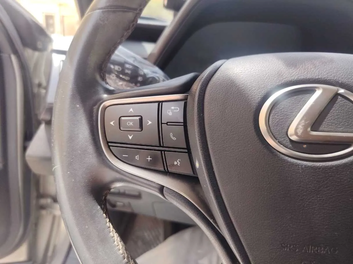 Car image 28