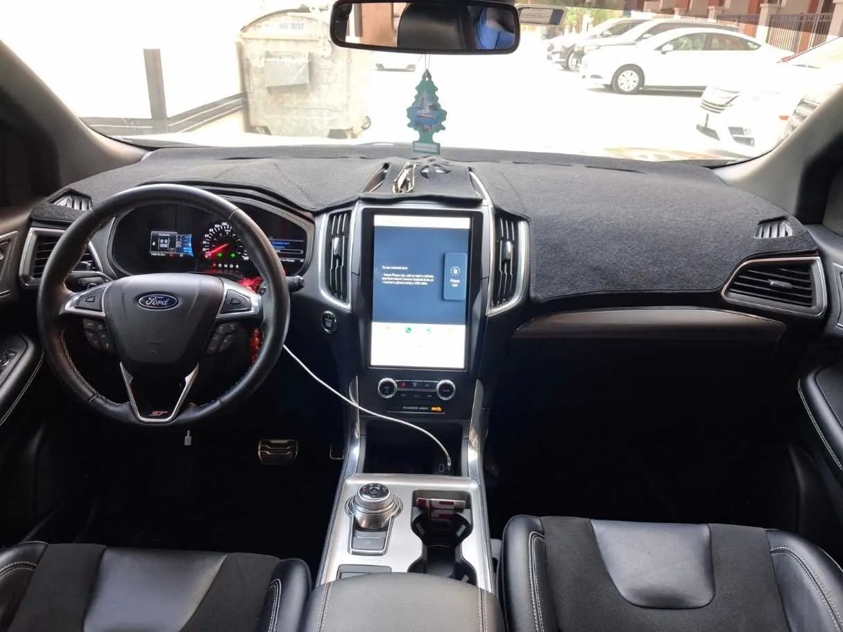Car image 15