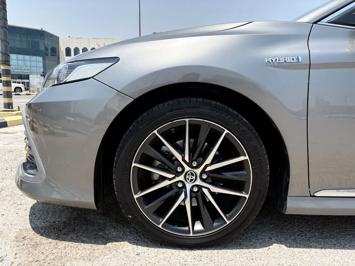 Car image 9