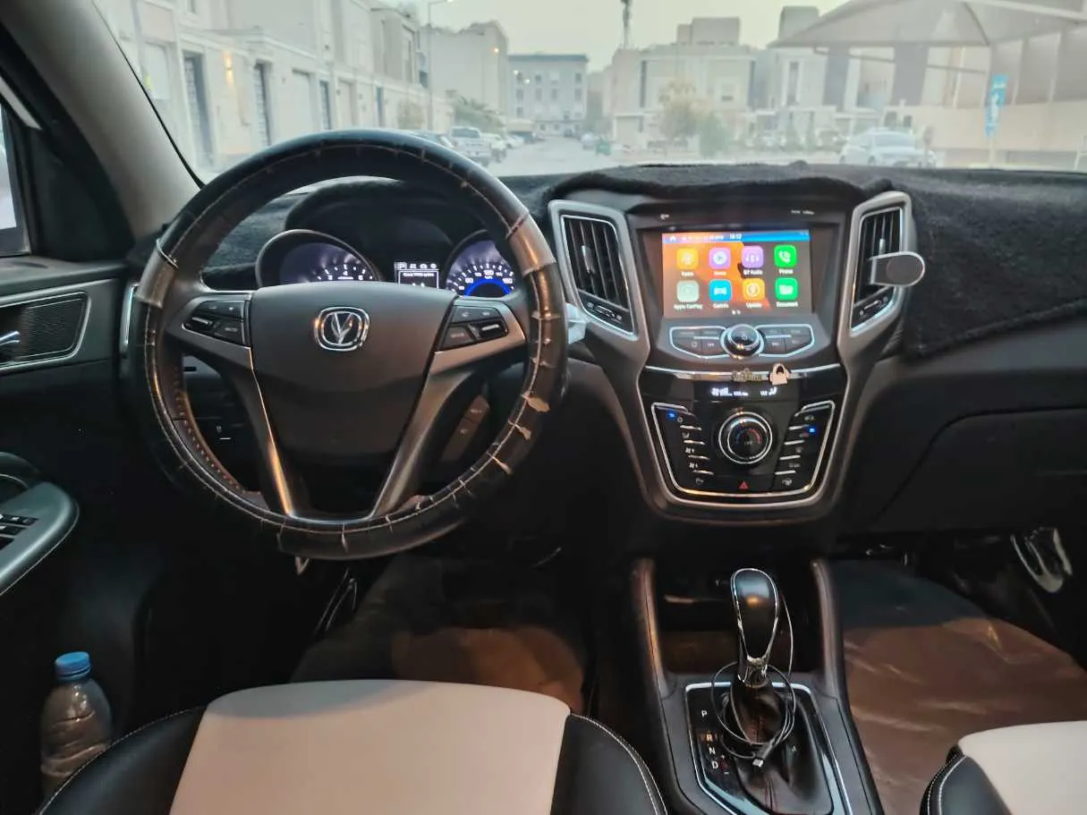 Car image 19