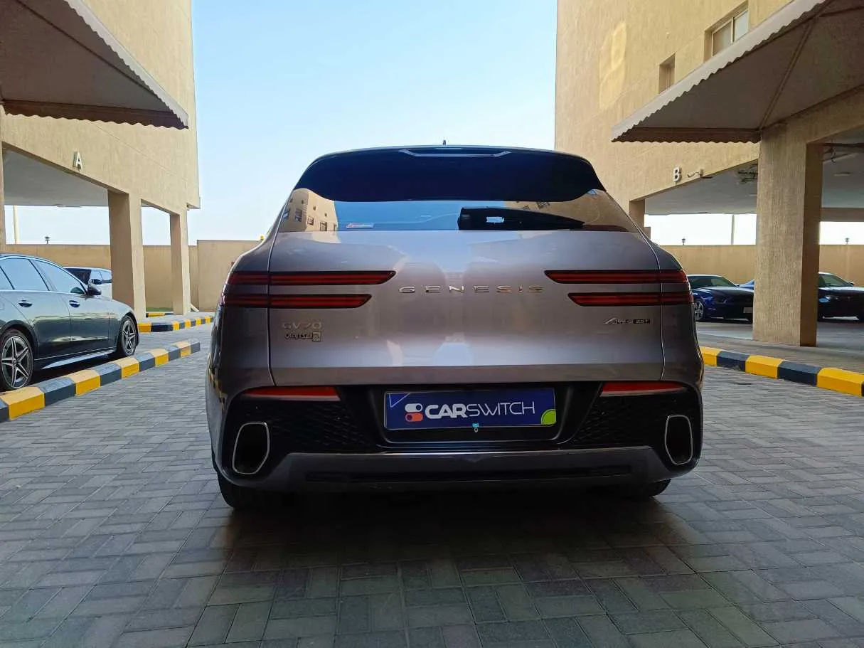 Car image 7
