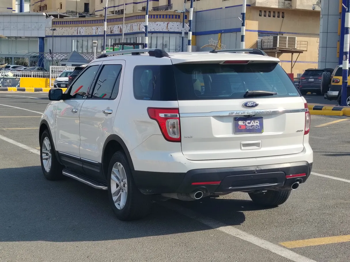 Car image 7